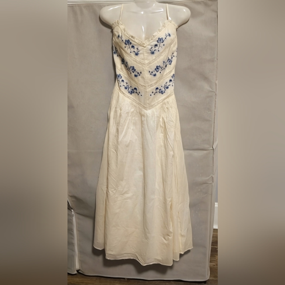 AE Bella Lace Insert Midi Dress - Picture 4 of 12